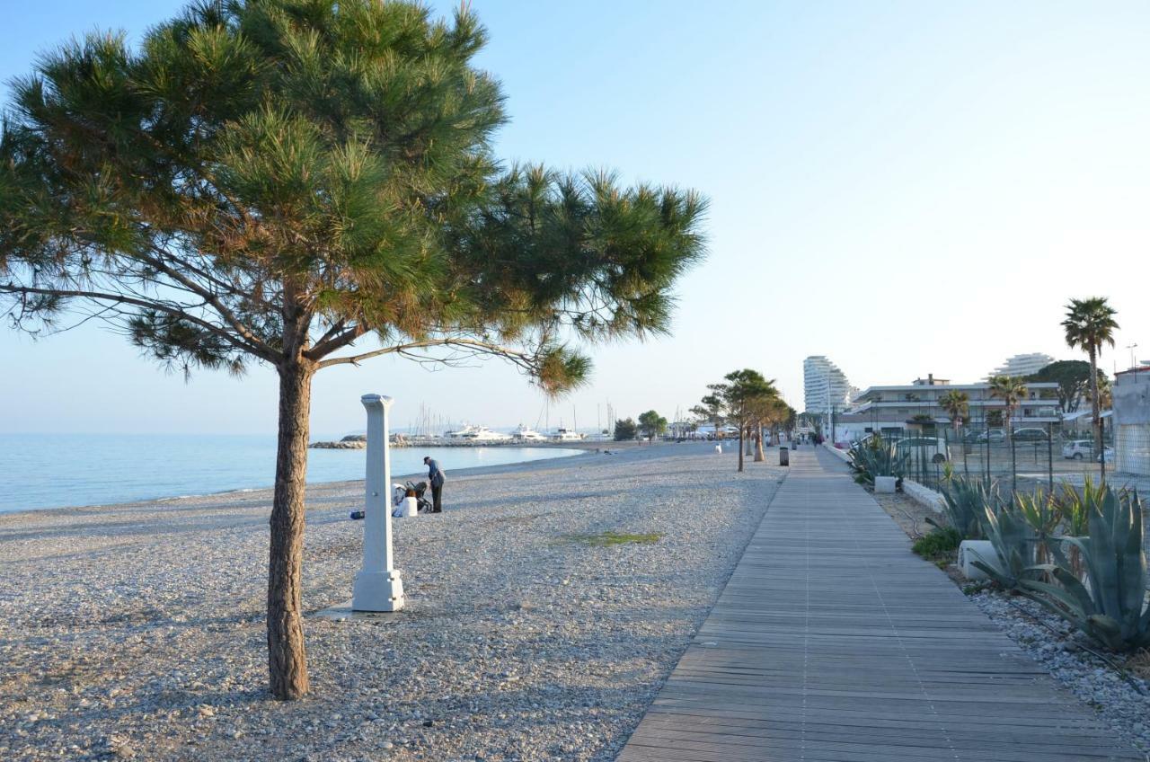 Dream French Riviera - Fame Marina Baie Des Anges Apartment Villeneuve-Loubet Exterior photo